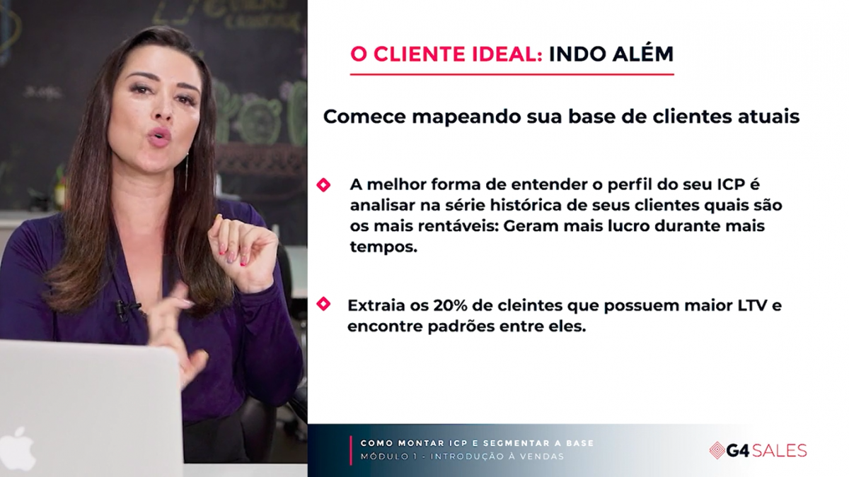 Emília Chagas durante o curso G4 Aceleração de Vendas, falando sobre Ideal Customer Profile. (Crédito: G4)
